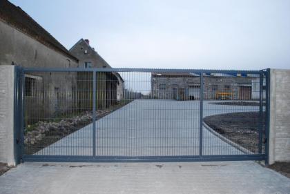 Doppelstabmattenzaun Schiebetor Zaüne aus Polen Sichtschutz