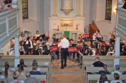 Akkordeon, Klavier, Bandoneon Unterricht in Dresden, auch online. Akkamerata e.V