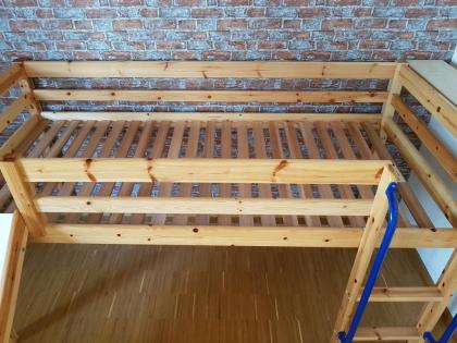 Kinderhochbett Flexa Thuka (Massivholz Kiefer) mit Rutsche für 70 €