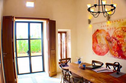 Casa 3 Leones - renoviertes Stadthaus im Finca-Stil mit Garten, Pool, AC - Santa
