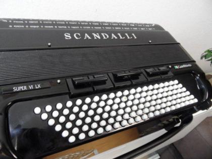 Scandalli Super VI LX Akkordeon 120 Bässe Cassotto