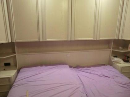 Großes Schlafzimmer komplett mit super viel Stauraum und Platz für Kleider
