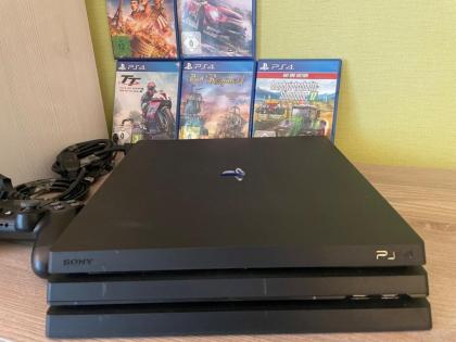 Sony PlayStation 4 Pro 1TB Spielkonsole - Schwarz +5 Spiele