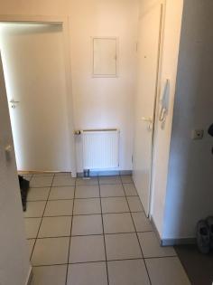 Gemütliche 2 Zimmerwohnung mit Einbauküchenzeile, Bad, WC, Balkon, Gartennutzung