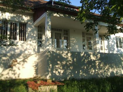 Firmen geeignetes Wohnhaus 250 qm Grundfläche, in Rumänien zu verkaufen.