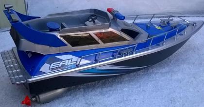 Grosses RC Polizeiboot - ca. 43cm - mit Fernsteuerung (Akku-Betrieb).