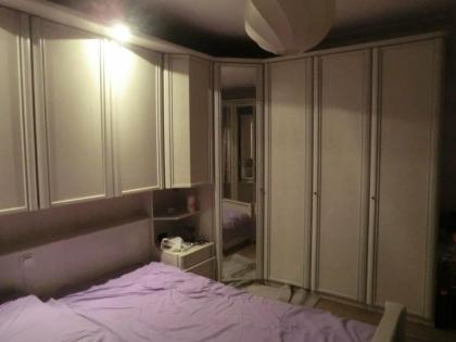 Großes Schlafzimmer komplett mit super viel Stauraum und Platz für Kleider
