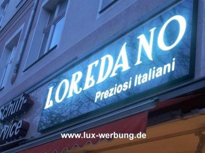 Leuchtreklame Leuchtwerbung Leuchtbuchstaben Leuchtschilder 3D Plexibuchstaben P