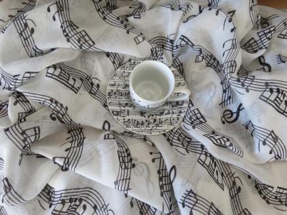 Geschenkartikel: Kaffeetasse Kaffee-Kantate Tuch mit Notendesign € 40, -