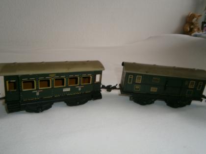 Sehr alte, gut erhaltene K B - (Uhrwerk)Blecheisenbahn...