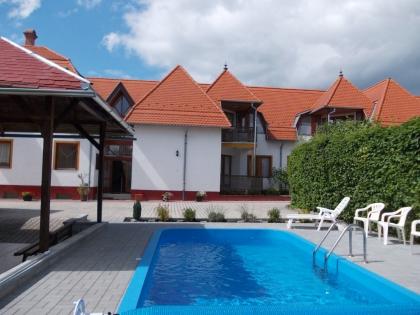 Kapitalanlage mit Pool in Ungarn am Plattensse zuverkaufen