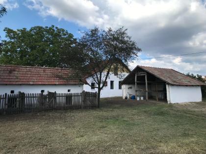  In Ungarn am Pusztaszer ist ein gepflegtes,ruhiges Bauernhaus mit 5755 m2 Grund