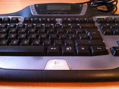 Logitech G15 Gaming-Tastatur mit Display, programmierbaren Tasten, 2 USB-Anschlü