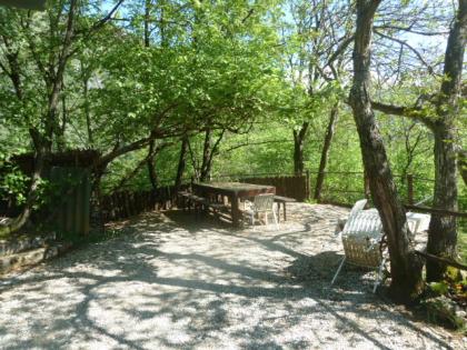 Zu Verkaufen Freizeitgrundstück mit Wald und Wiese am Berg 16'270 m2 mit Blockhü