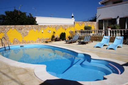 Familienfreundliche Ferienwohnung mit Salzwasserpool an der Algarve, nur 1800m b