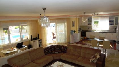 Villa in ruhiger Lage mit eigenem Pool.