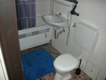 Vermiete neu renoviertes Zimmer in Köln Junkersdorf direkt hinterm Stadion!!