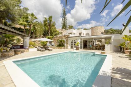 We create your Ibiza! Buchen Sie mit uns Ihre ganz private Insel Unterkunft! 