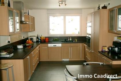 Luxuriöse Villa mit Beheiztem Hallenbad - Panorama Blick auf Rhein Ebene und Sch