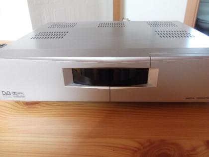 Terrestrischer Digitaler Receiver „Skyplus 9200T“ mit Fernbedienung + Bedienungs