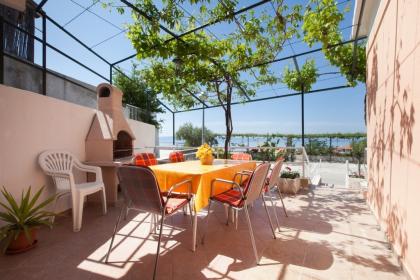 Kroatien - Makarska Riviera – PODGORA = Ferienhaus VILLA NEDIKA (für 5 + 2 Perso