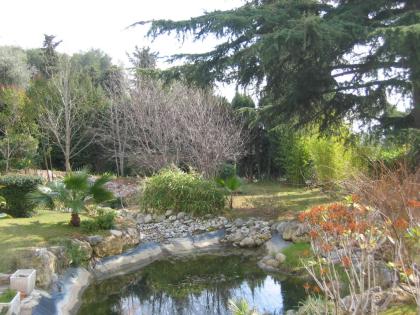 Ehemalige Rosenzucht-Domaine. 