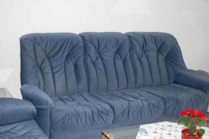 Sofa und Sessel abzugeben