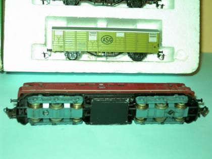 Modelleisenbahn TT;  BR130 (mit Licht) +4 Güterwagen in OVP + Versand