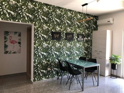 Am Meer  Ferienwohnung mit Terrasse,Whierpool ,Garten,Grill und Parkplatz .