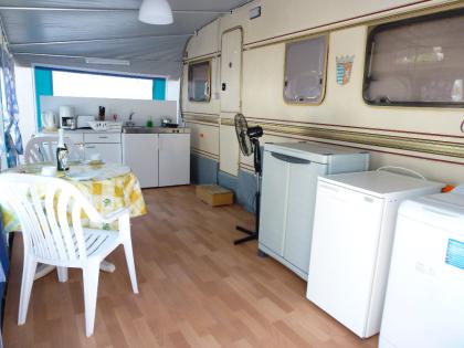 Wohnwagen in Italien, mit Vorzelt und kompletter Ausstattung, Campingplatz 5* Un