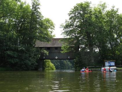 Vermiete Ferienhaus auf dem Wasser mit Boot