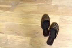 Sie suchen einen schönen und dazu noch günstigen Holzboden aus massiver Eiche?