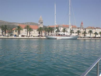 Ferienwohnung am Meer , in Kroatien mit Garten ,Grill ,Pool und Parkplatz