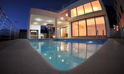 Kroatien; Primosten; Luxus-Villen mit Pool 