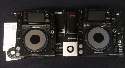 Pioneer CDJ 2021 Nexus kostet  700Euro / Pioneer DJM-2000 Nexus kostet  750 Euro
