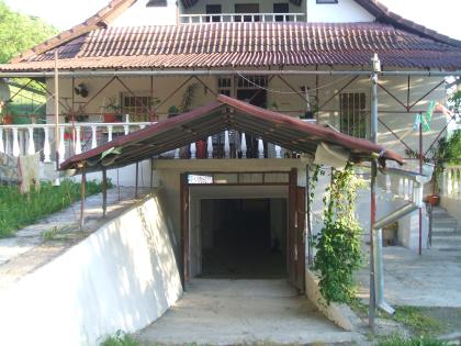 Firmen geeignetes Wohnhaus 250 qm Grundfläche, in Rumänien zu verkaufen.