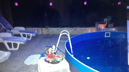 Fewo  mit Garten,Whierpool ,Pool,Grill und Parkplatz 10 Personen !!!!