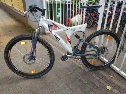 (35) 21 Gang 26 Zoll Gabel + Sattel gefedert mit Scheibenbremsen vorn + hinten
