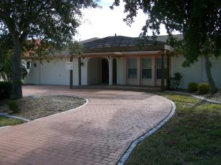 Florida, Haus mit Schwimmbad, Garten und Garage fuer 2 Fahrzeuge