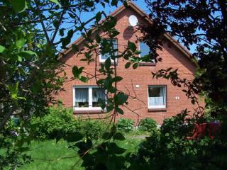 Gemütliches Ostsee-Ferienhaus Sommertraum mit Kamin und überdachter Terrasse