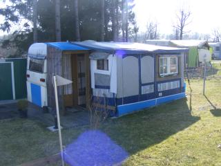 Fest Stehender Camping Wagen am Bütgenbacher See in Belgien