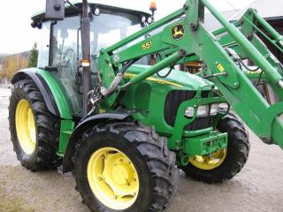 Gepflegte Traktor John Deere 5820 Allrad mit FL