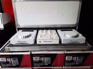 GLOEDNIEUW PIONEER DJ COMBO  -CDJ 350 X 2 (paar) -Witte -DJM 350-White Flight Ca