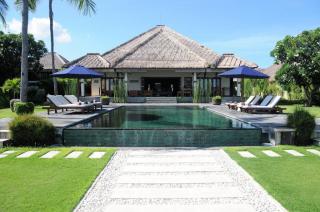 Ferienhaus auf Bali, 2-10 Personen Luxusvilla mit eigenem Pool am Strand in Lovi