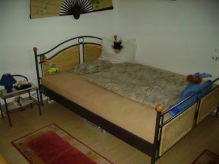Bett mit Nachttisch 160 x 200