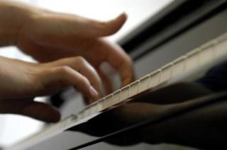 Examinierte Musikpädagogin( staatl. Hochschule) gibt Klavierunterricht