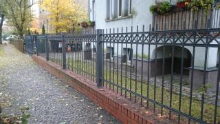 Metalltreppen aus Polen zum Garten, zur Terasse, Schmiedeeisenzaun, Tor aus Pole