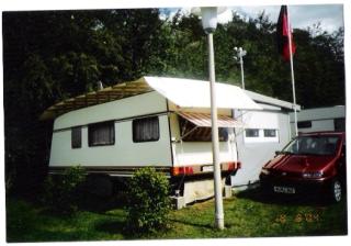 Bürstner Wow.kompl mit Holzvorhaus/
