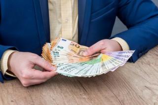 Gelddarlehensangebot, um Ihnen kostenlos zu helfen.
