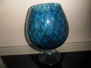 Grosser Pokal Glas blau mit Fuss